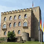Appartement Pfaelzer Herzel Mit 2 Schlafzimmern Und Blick Ueber Rheinebene Kostenfreiem Parkplatz Und Wlan Fusslaeufig Zum Wald Und Den Weinbergen Weinkuehlschrank Broetchenservice Garten Mit Gasgrill