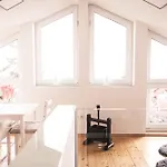 Pfaelzer Herzel Mit 2 Schlafzimmern Und Blick Ueber Rheinebene Kostenfreiem Parkplatz Und Wlan Fusslaeufig Zum Wald Und Den Weinbergen Weinkuehlschrank Broetchenservice Garten Mit Gasgrill Neustadt an der Weinstraße