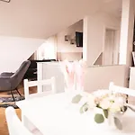 Pfaelzer Herzel Mit 2 Schlafzimmern Und Blick Ueber Rheinebene Kostenfreiem Parkplatz Und Wlan Fusslaeufig Zum Wald Und Den Weinbergen Weinkuehlschrank Broetchenservice Garten Mit Gasgrill * Neustadt an der Weinstraße