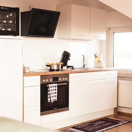 Pfälzer Herzel Mit 2 Schlafzimmern Und Blick über Rheinebene Kostenfreiem Parkplatz Und Wlan Fußläufig Zum Wald Und Den Weinbergen Weinkühlschrank Brötchenservice Garten Mit Gasgrill Neustadt an der Weinstraße