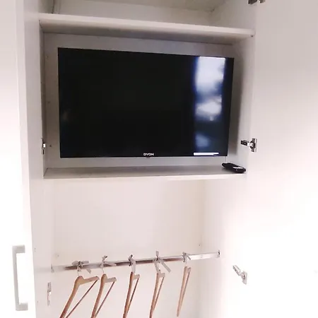 Pfaelzer Herzel Mit 2 Schlafzimmern Und Blick Ueber Rheinebene Kostenfreiem Parkplatz Und Wlan Fusslaeufig Zum Wald Und Den Weinbergen Weinkuehlschrank Broetchenservice Garten Mit Gasgrill דירה