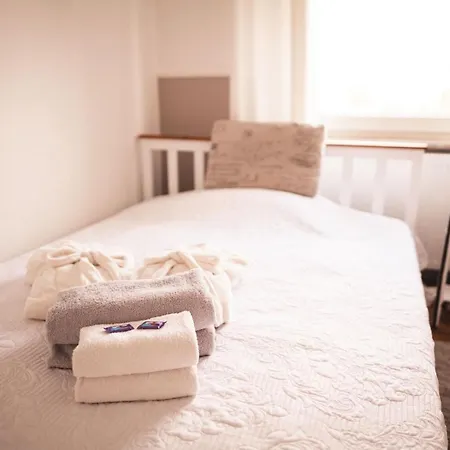 Pfälzer Herzel Mit 2 Schlafzimmern Und Blick über Rheinebene Kostenfreiem Parkplatz Und Wlan Fußläufig Zum Wald Und Den Weinbergen Weinkühlschrank Brötchenservice Garten Mit Gasgrill Neustadt an der Weinstraße