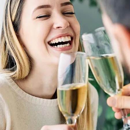 Apartamento Pfaelzer Herzel Mit 2 Schlafzimmern Und Blick Ueber Rheinebene Kostenfreiem Parkplatz Und Wlan Fusslaeufig Zum Wald Und Den Weinbergen Weinkuehlschrank Broetchenservice Garten Mit Gasgrill Neustadt an der Weinstraße