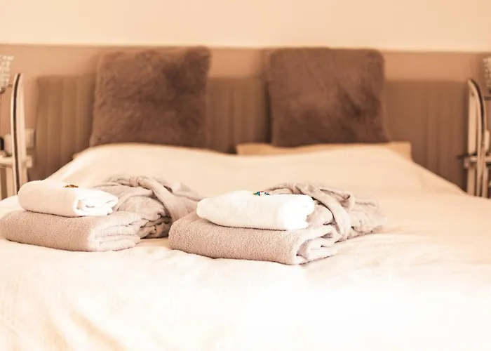 Pfaelzer Herzel Mit 2 Schlafzimmern Und Blick Ueber Rheinebene Kostenfreiem Parkplatz Und Wlan Fusslaeufig Zum Wald Und Den Weinbergen Weinkuehlschrank Broetchenservice Garten Mit Gasgrill Apartamento Neustadt an der Weinstraße