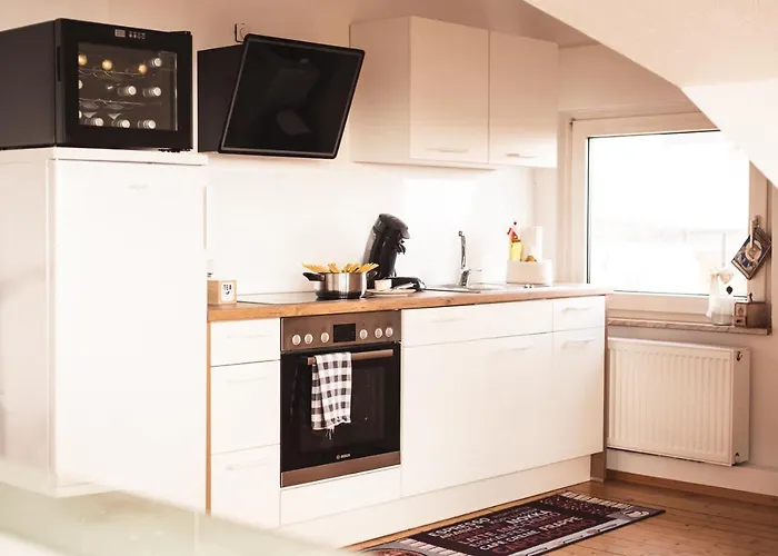 Pfaelzer Herzel Mit 2 Schlafzimmern Und Blick Ueber Rheinebene Kostenfreiem Parkplatz Und Wlan Fusslaeufig Zum Wald Und Den Weinbergen Weinkuehlschrank Broetchenservice Garten Mit Gasgrill Neustadt an der Weinstraße