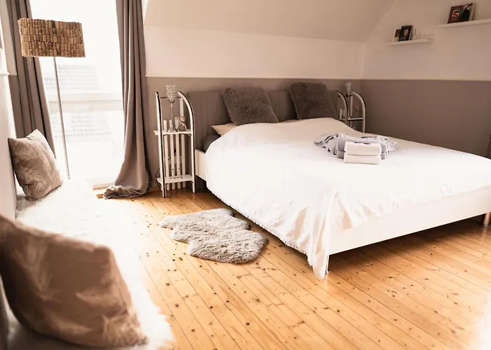 Pfaelzer Herzel Mit 2 Schlafzimmern Und Blick Ueber Rheinebene Kostenfreiem Parkplatz Und Wlan Fusslaeufig Zum Wald Und Den Weinbergen Weinkuehlschrank Broetchenservice Garten Mit Gasgrill Apartamento