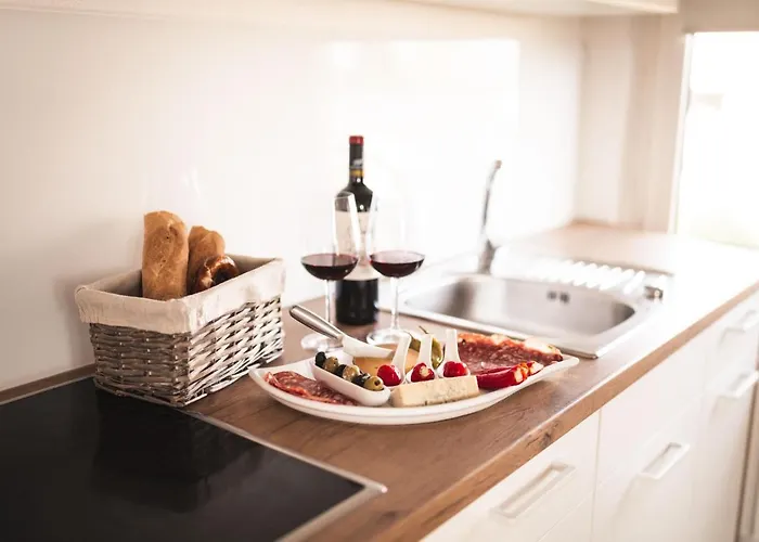 Lejlighed Pfaelzer Herzel Mit 2 Schlafzimmern Und Blick Ueber Rheinebene Kostenfreiem Parkplatz Und Wlan Fusslaeufig Zum Wald Und Den Weinbergen Weinkuehlschrank Broetchenservice Garten Mit Gasgrill *