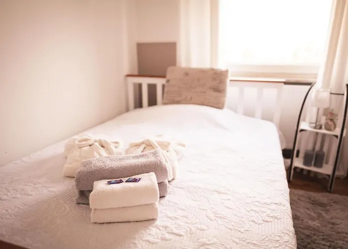 Pfaelzer Herzel Mit 2 Schlafzimmern Und Blick Ueber Rheinebene Kostenfreiem Parkplatz Und Wlan Fusslaeufig Zum Wald Und Den Weinbergen Weinkuehlschrank Broetchenservice Garten Mit Gasgrill Neustadt an der Weinstraße