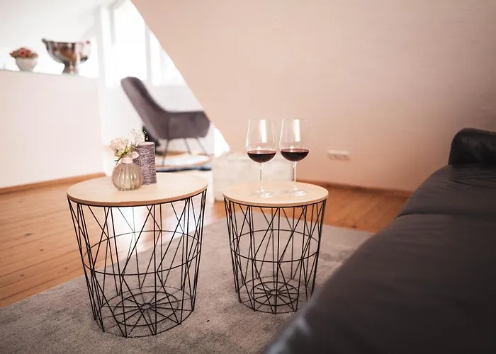 Apartamento Pfaelzer Herzel Mit 2 Schlafzimmern Und Blick Ueber Rheinebene Kostenfreiem Parkplatz Und Wlan Fusslaeufig Zum Wald Und Den Weinbergen Weinkuehlschrank Broetchenservice Garten Mit Gasgrill